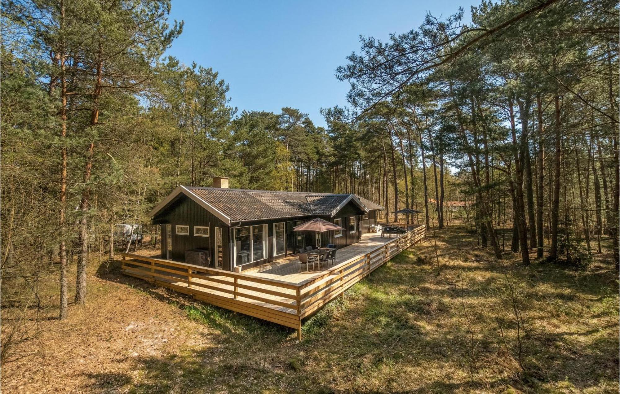 Lovely Home In Nexo With Kitchen 외부 사진